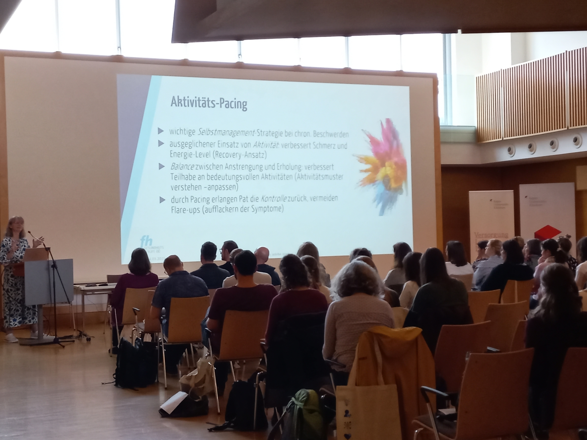 Foto von der Präsentation & den Teilnehmer*innen des 1. Praktikumstags der Ergotherapie 2025 