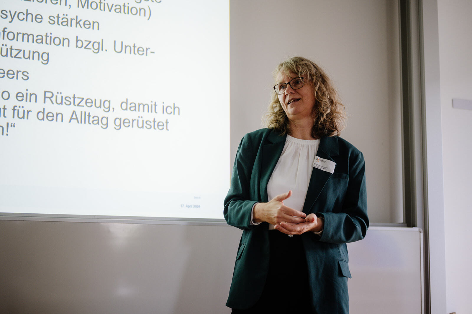 Dr.in Renate Ruckser-Scherb MSc MEd beim Vortrag des Forschungsforums Fotocredit: IMC Krems 