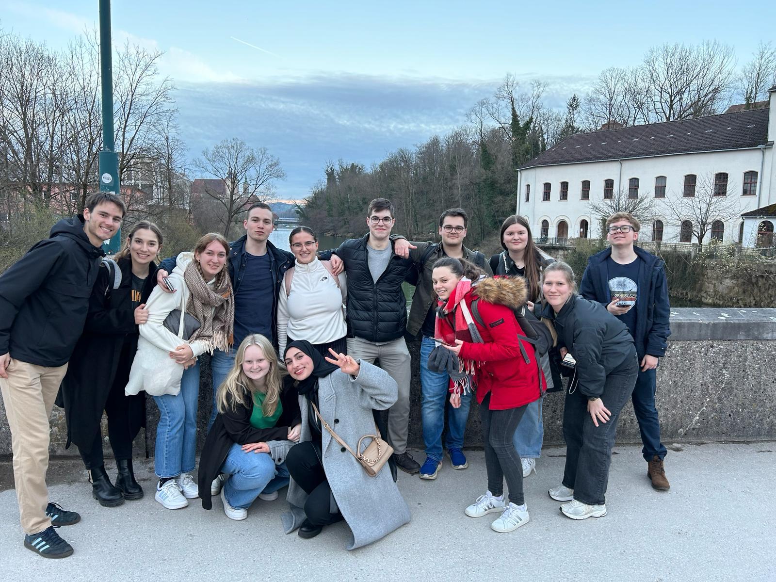 Dominique Boelen, Tasnim Al Hariri, Anna Lena Grünewald, Janne Meulemans, Olivier Wellens, Verena Schachenhofer, Noa Speltinckx, Mathisse Thiemann, Argjenda Sejdiu, Jannis Pinter, Sebastian Raja, Jana Thijs, Tristan Vos Fotocredit: Argjenda Sejdiu 