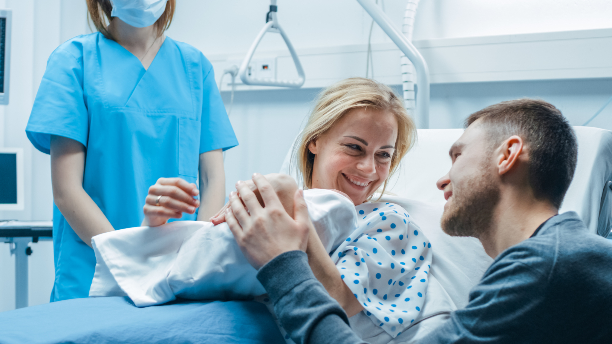 Eltern mit ihrem neugeborenem Kind Eltern mit ihrem neugeborenem Kind