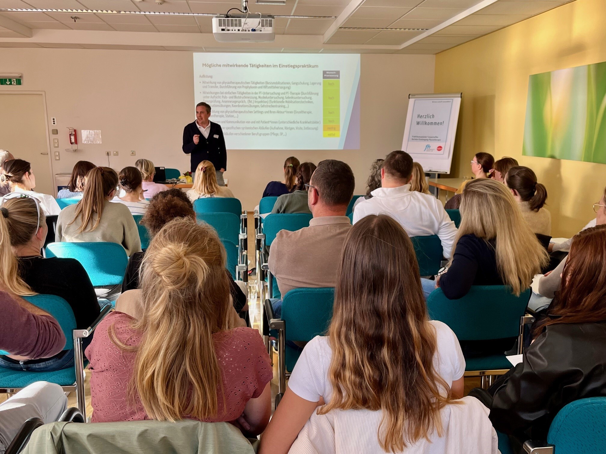 Aufnahme der Teilnehmer*innen des Praktikumsanleiter*innentreffen in Steyr bei der Präsentation von Reinhard Beikircher 