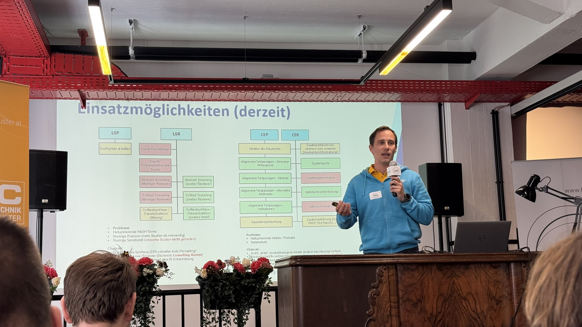 Bernhard Schwartz bei seiner Präsentation auf der Bühne beim Inno.Match des Medizintechnik-Clusters 