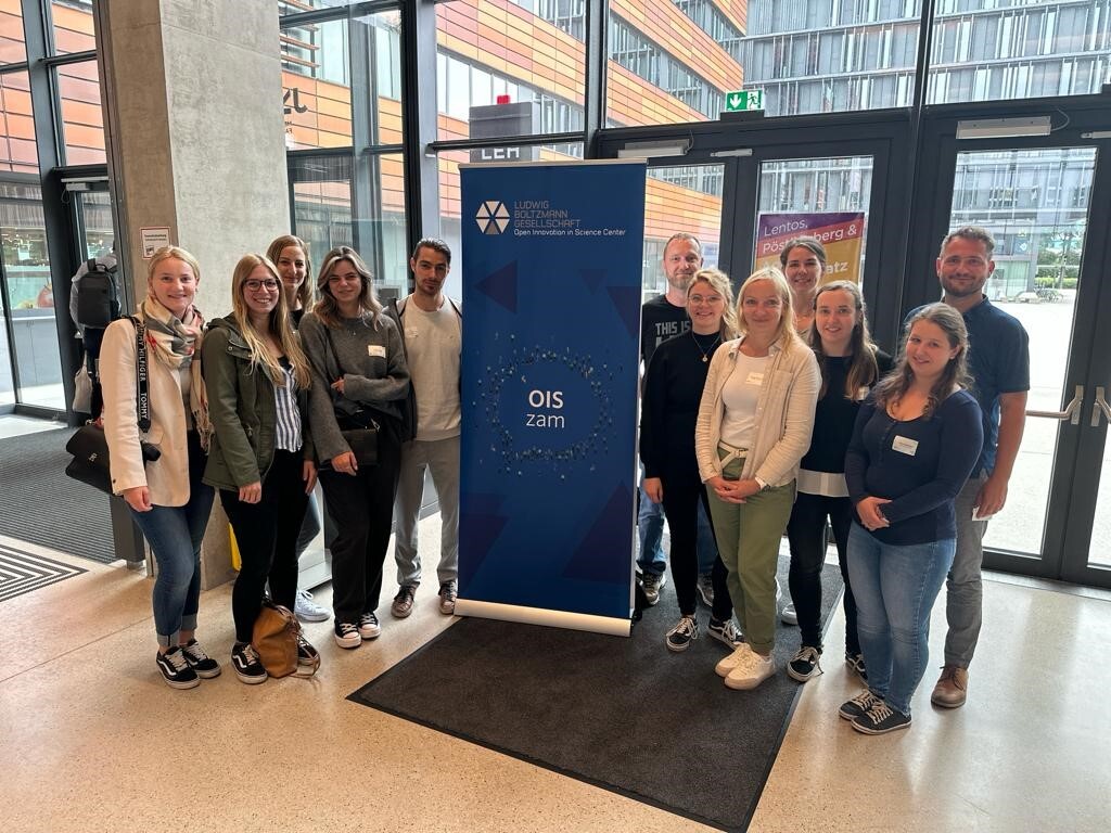 Ende Oktober präsentierten die Student*innen ihr Projekt in Linz einem großen Fachpublikum bei „OIS zam: Forum für Gesundheit und Wohlbefinden – Gemeinsam Wissen schaffen für ein gesünderes Leben." - Fotocredit: FH Gesundheitsberufe OÖ 