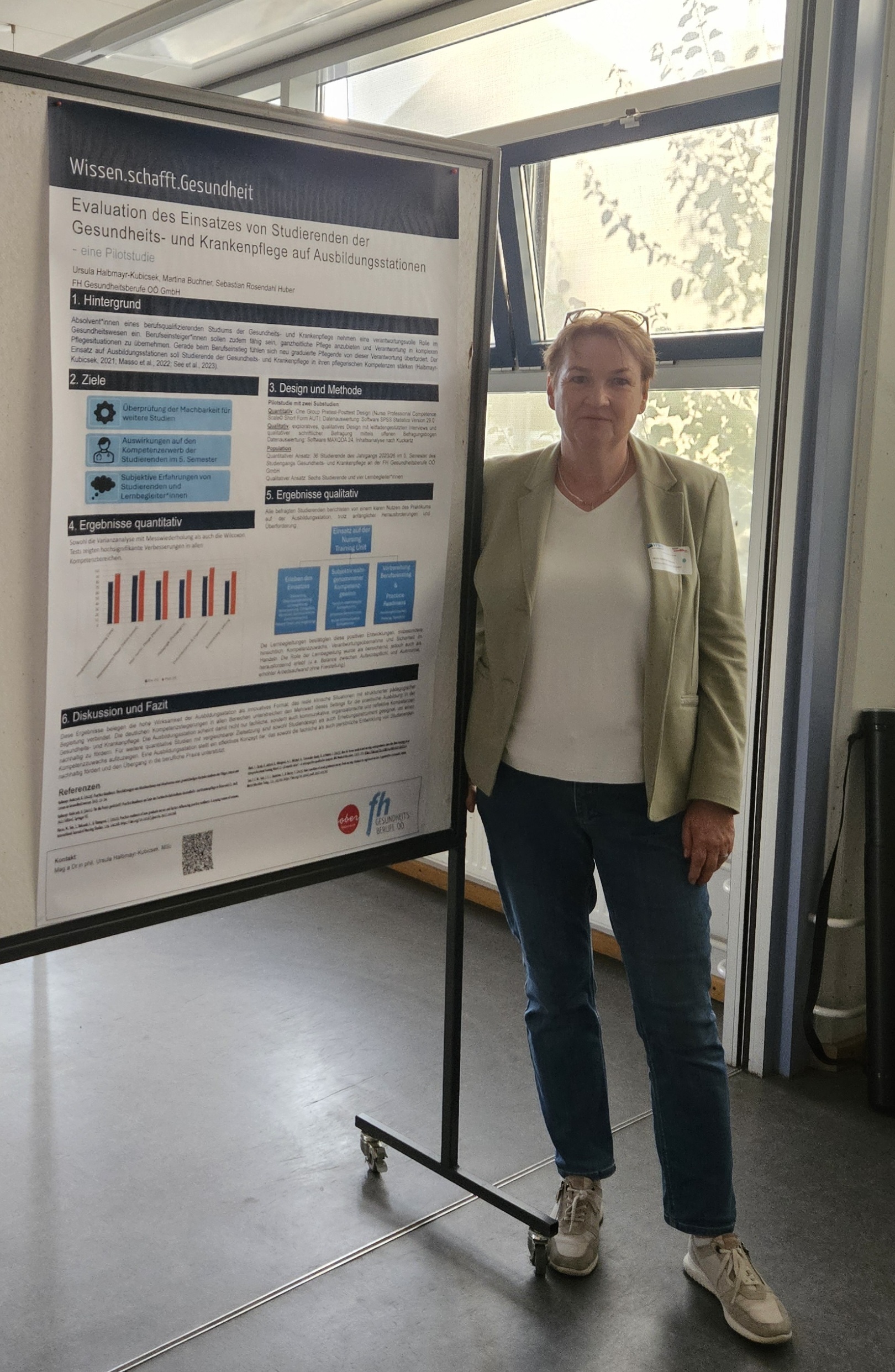 Posterpräsentation Mag. Dr. phil. Ursula Halbmayr-Kubicsek MSc, © FH Gesundheitsberufe OÖ Posterpräsentation Mag. Dr. phil. Ursula Halbmayr-Kubicsek MSc (vergrößerte Ansicht in der Galerie)