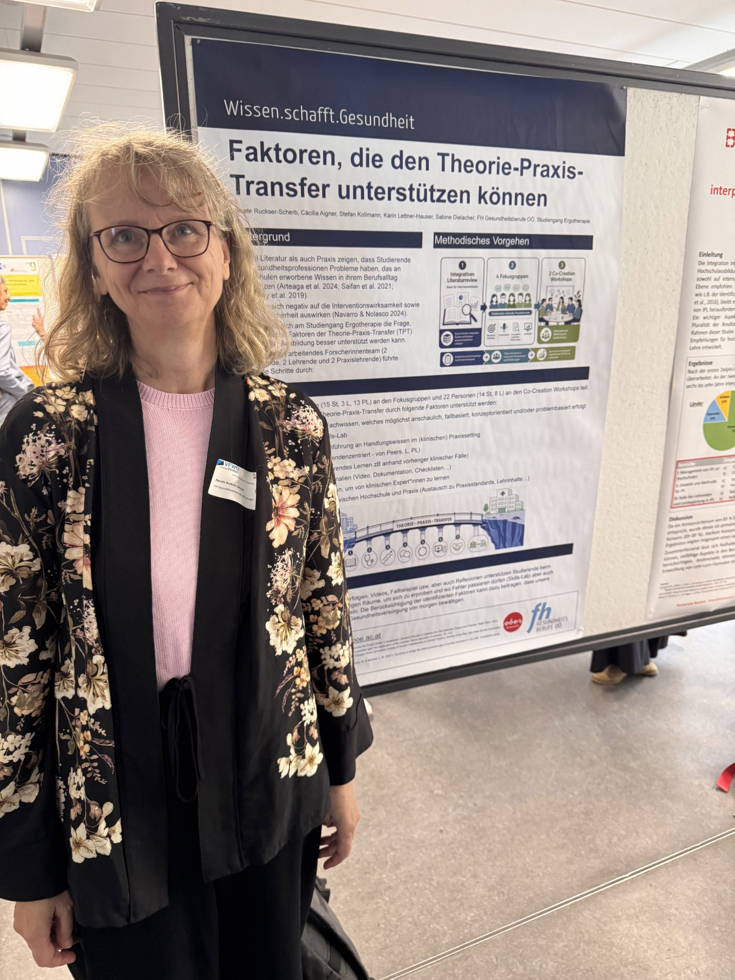 Posterpräsentation FH-Prof. Dr. Renate Ruckser-Scherb MSc MEd, © FH Gesundheitsberufe OÖ Posterpräsentation FH-Prof. Dr. Renate Ruckser-Scherb MSc MEd (vergrößerte Ansicht in der Galerie)
