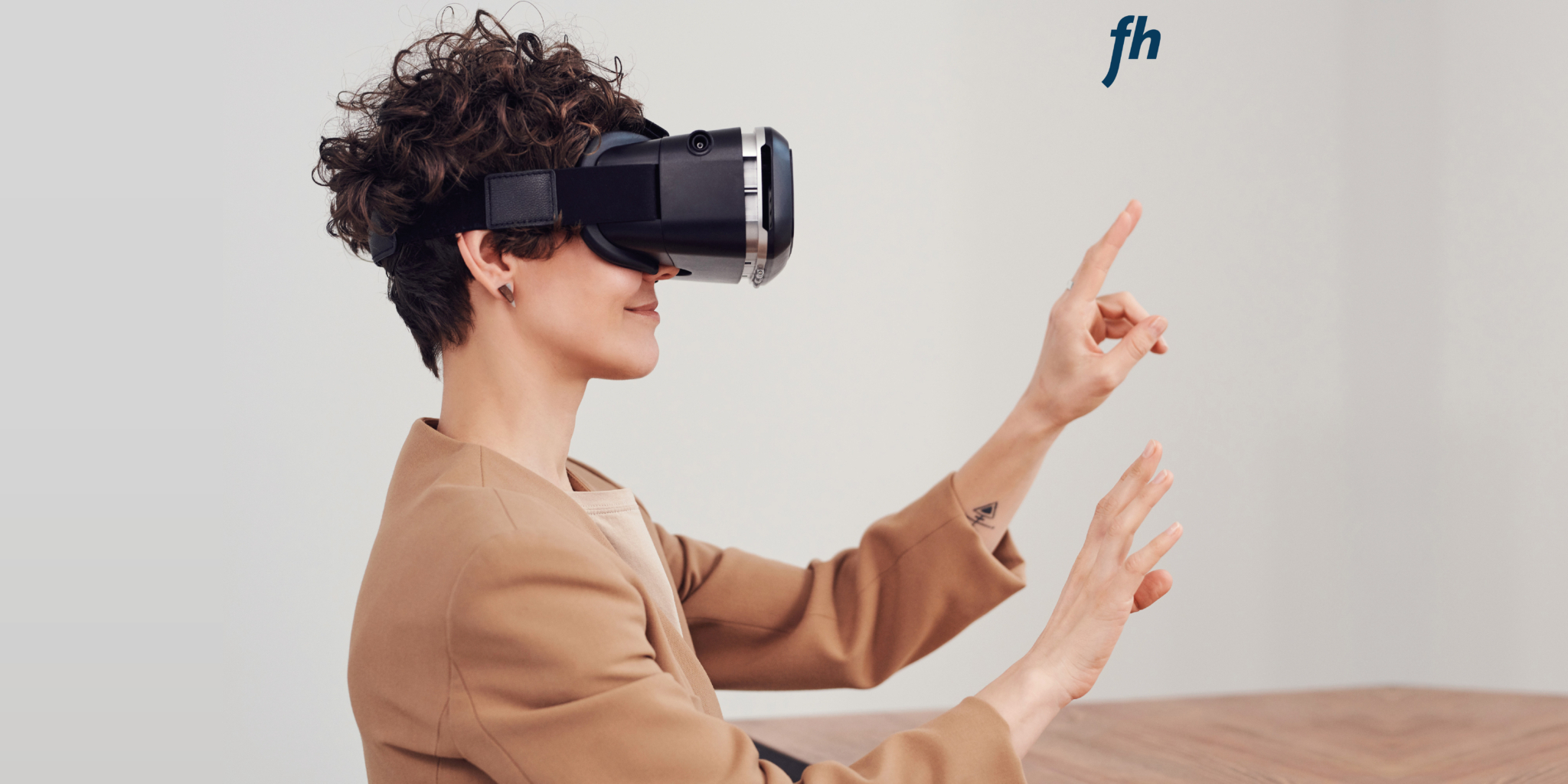 Person beim üben mit einer Virtual Reality Brille (Fotocredit: Pexels) 