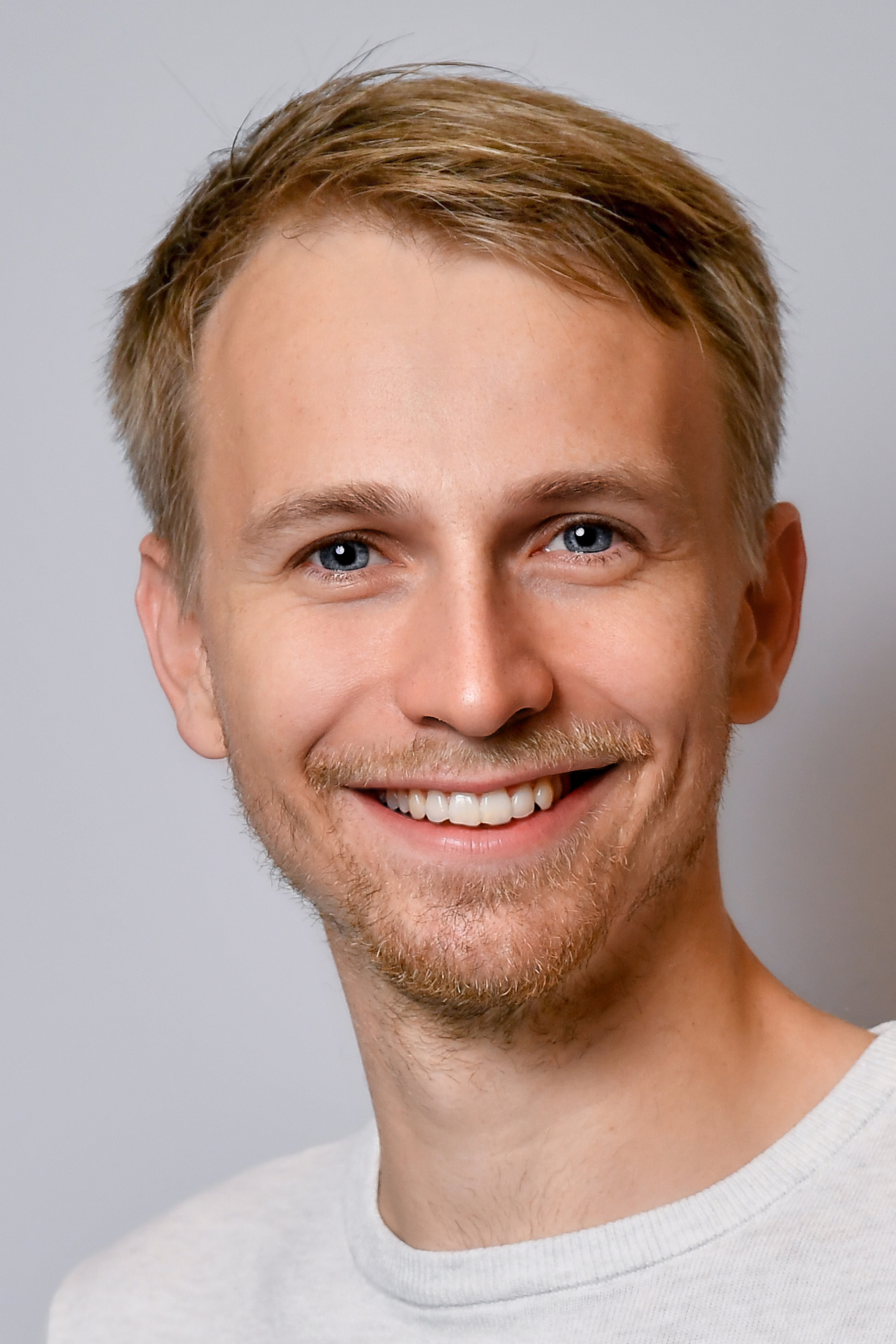 Simon Hrachowina (Fotocredit: FH Gesundheitsberufe OÖ) 